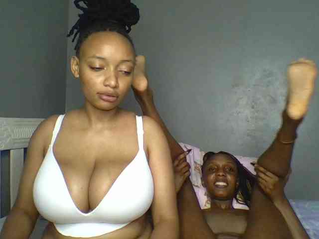 Temptingtwosome webcam