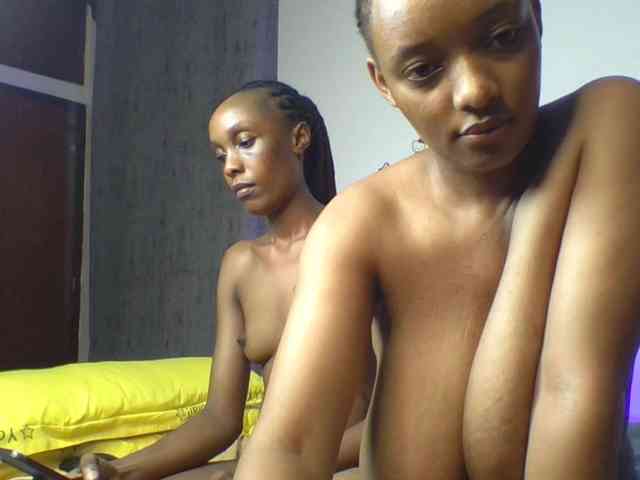 Temptingtwosome webcam