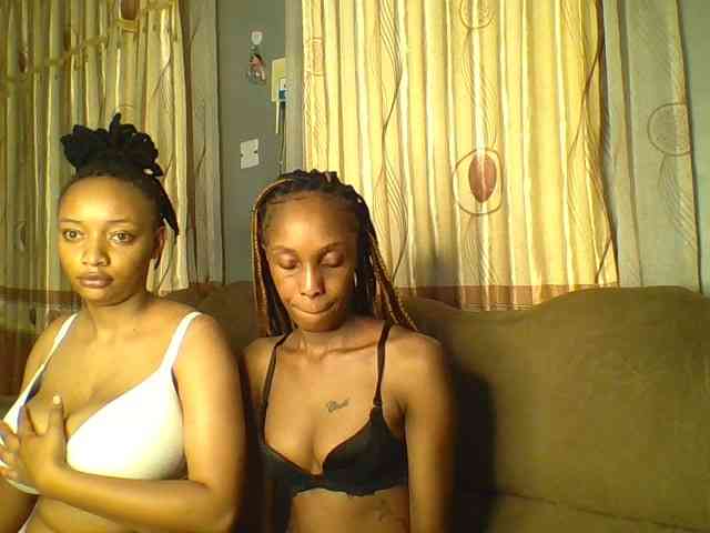 Temptingtwosome webcam