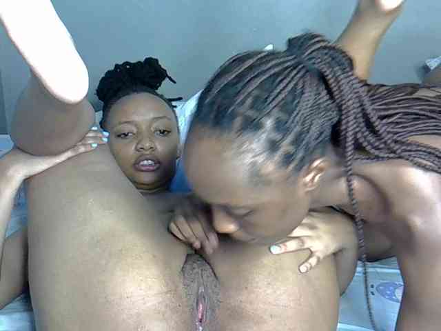 Temptingtwosome webcam