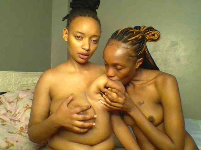 Temptingtwosome webcam