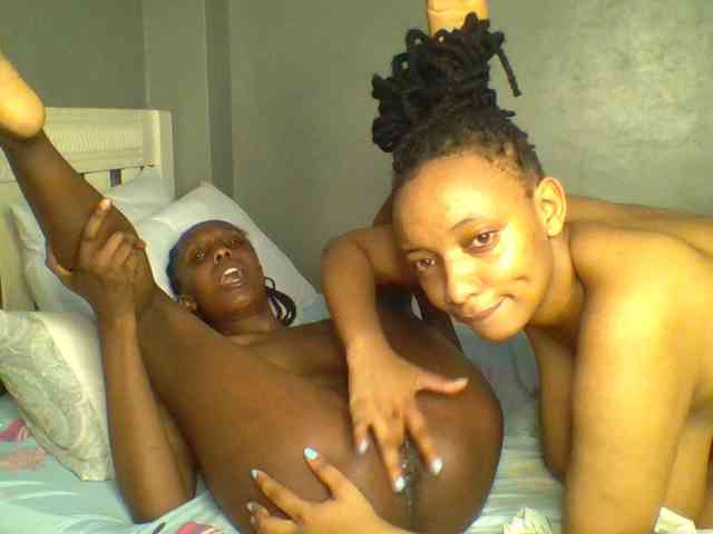 Temptingtwosome webcam