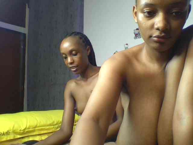 Temptingtwosome webcam