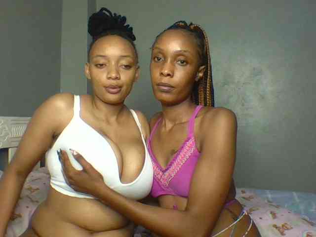 Temptingtwosome webcam