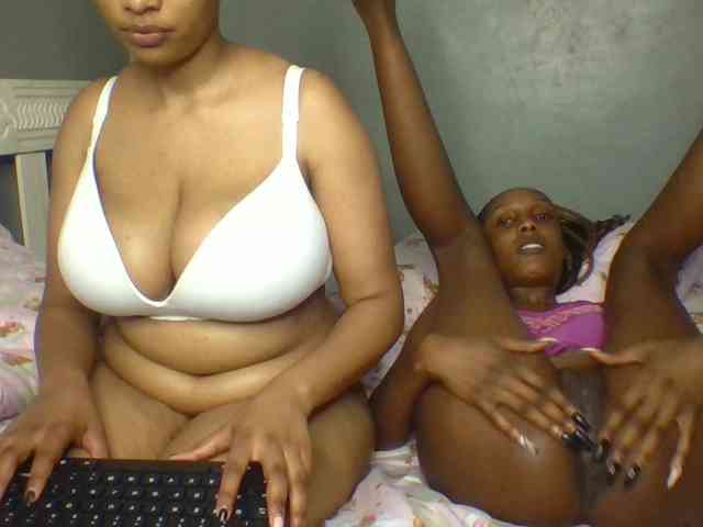 Temptingtwosome webcam