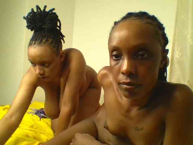 Temptingtwosome webcam