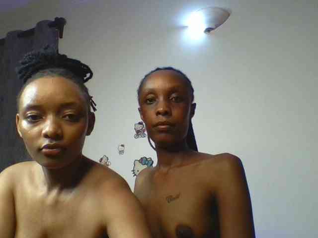 Temptingtwosome webcam