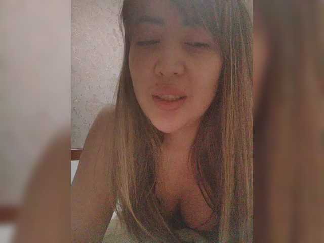  Lallie-Nora chat room