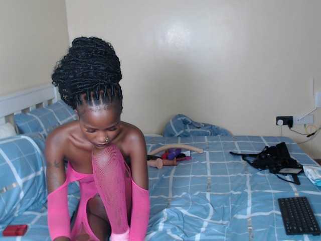 ItsYaGirlPookie's BongaCams show and profile