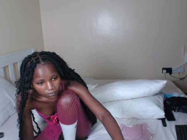 ItsYaGirlPookie webcam