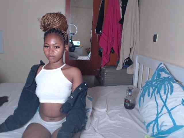 ItsYaGirlPookie webcam