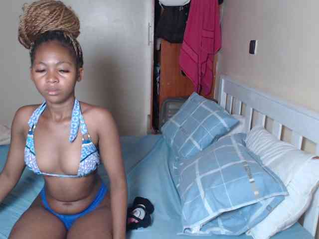 ItsYaGirlPookie webcam