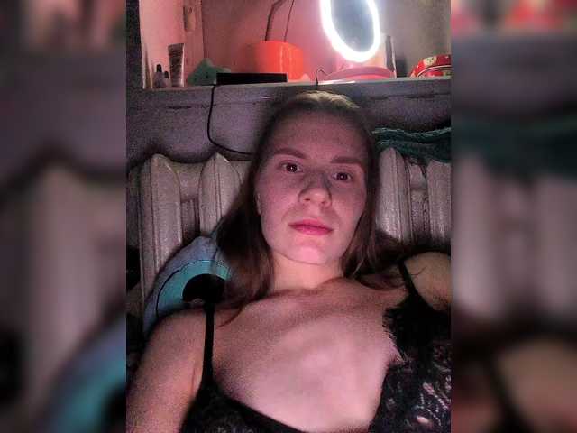 me-la-nia19 Live Cam on BongaCams