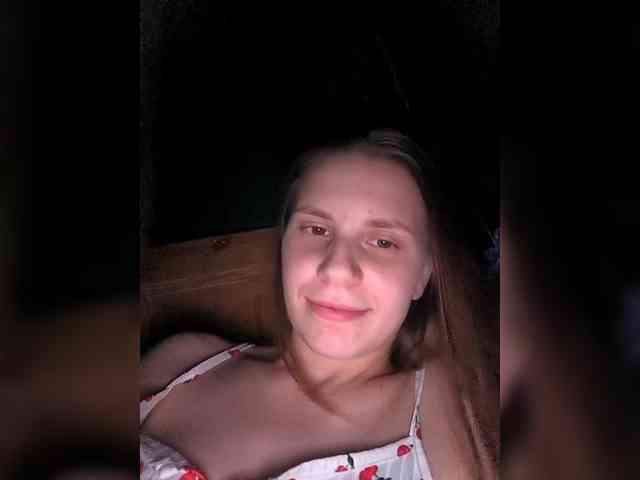 me-la-nia19 Live Webcam on BongaCams