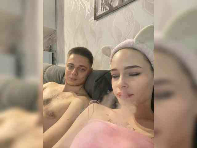 Twins-bleezza Live Webcam on {site_name}