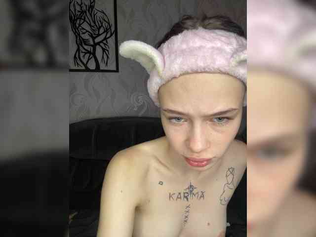 Twins-bleezza Live Webcam on {site_name}