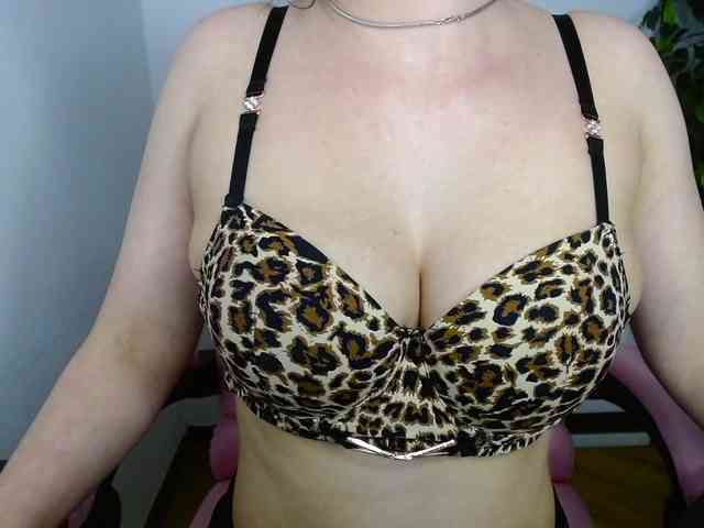 Erika-bestboobs webcam