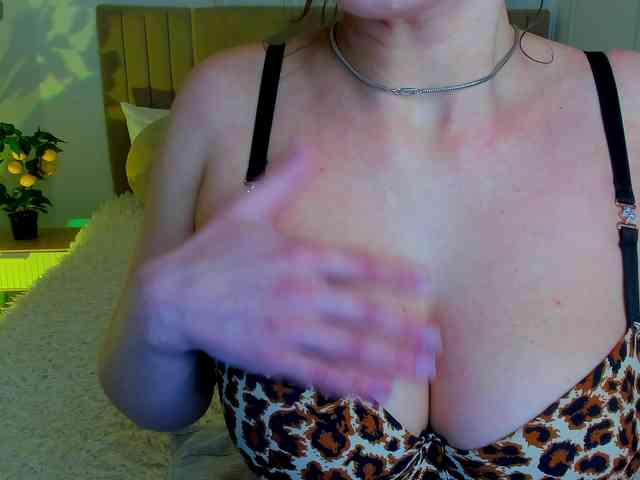 Erika-bestboobs webcam