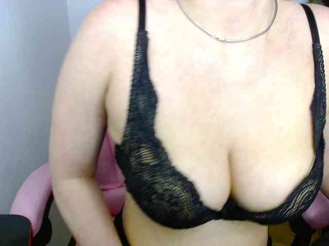 Erika-bestboobs webcam