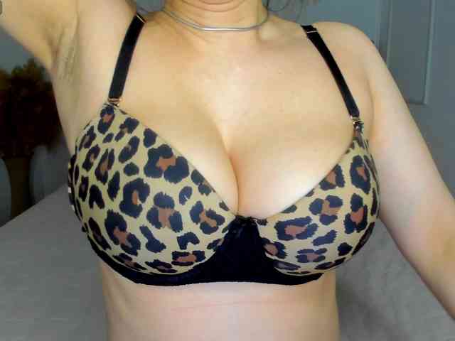 Erika-bestboobs webcam