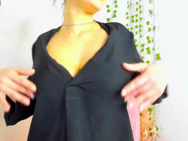 Erika-bestboobs webcam