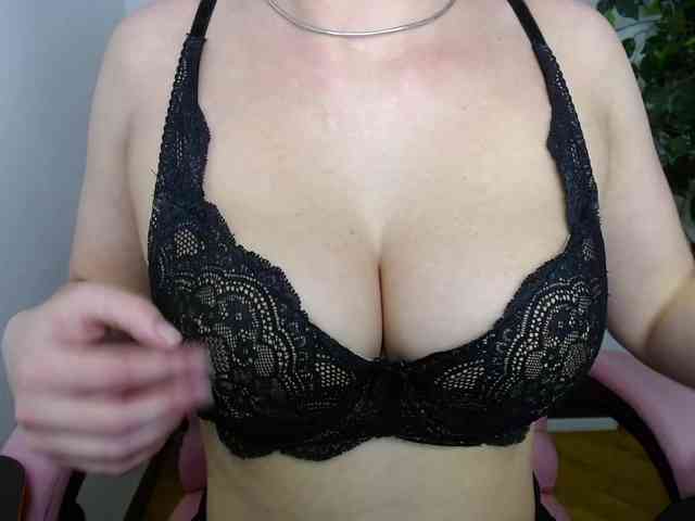 Erika-bestboobs webcam