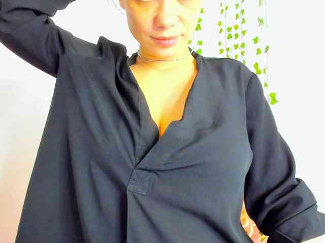 Erika-bestboobs webcam