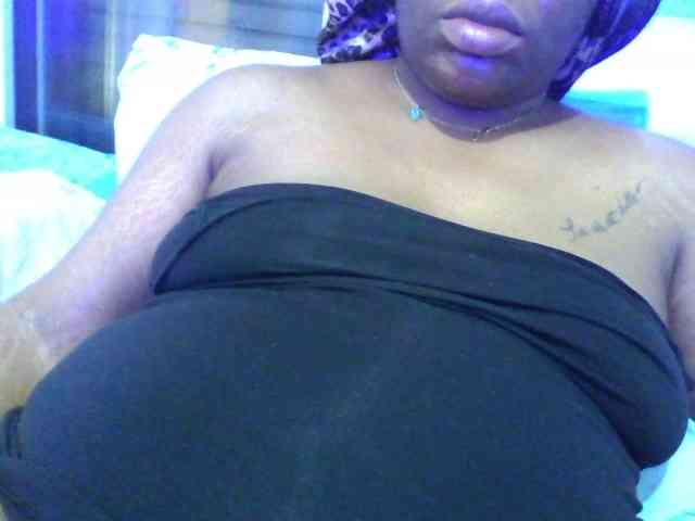 NYRIELLE Live Webcam on BongaCams