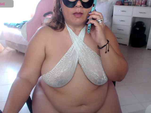 samanta-curvy samanta-curvy