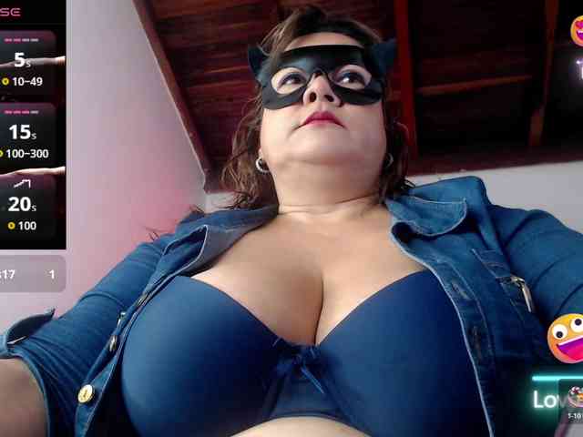 samanta-curvy webcam