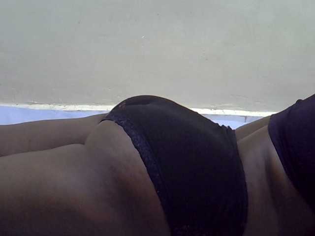 Prettypussyy webcam bongacams model stream image