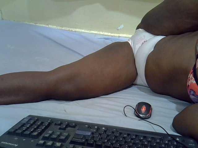 Prettypussyy – webcam model profile photo