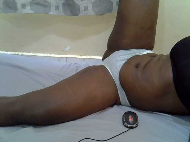 Prettypussyy webcam bongacams model stream image