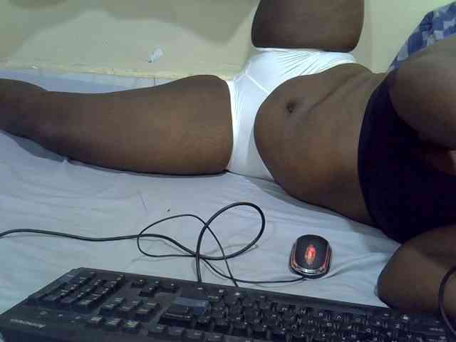 Prettypussyy webcam