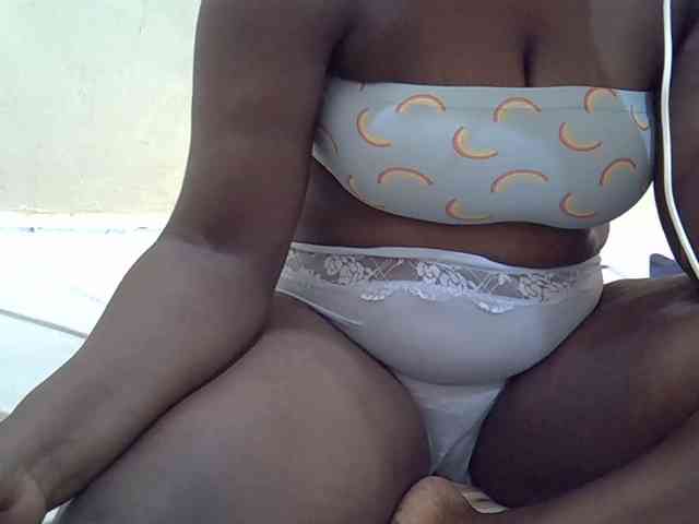 Prettypussyy webcam