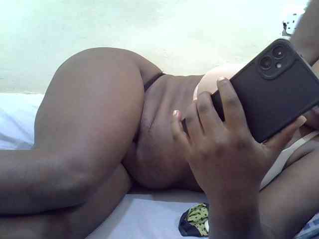 Prettypussyy Live Webcam on BongaCams