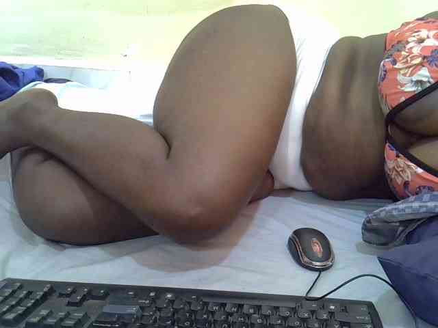 Prettypussyy webcam