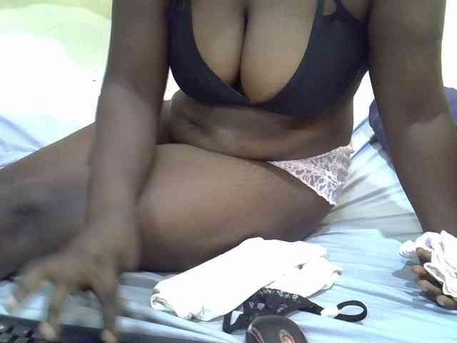 Prettypussyy webcam