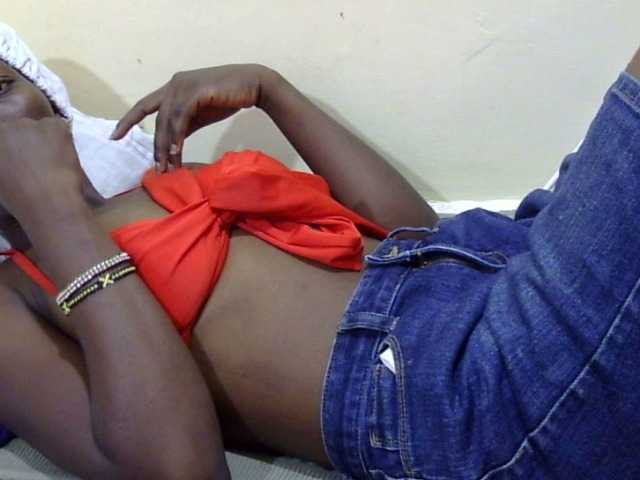 Slimpussyy webcam bongacams model stream image