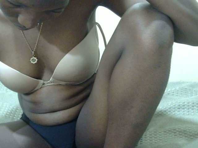 Slimpussyy webcam bongacams model stream image