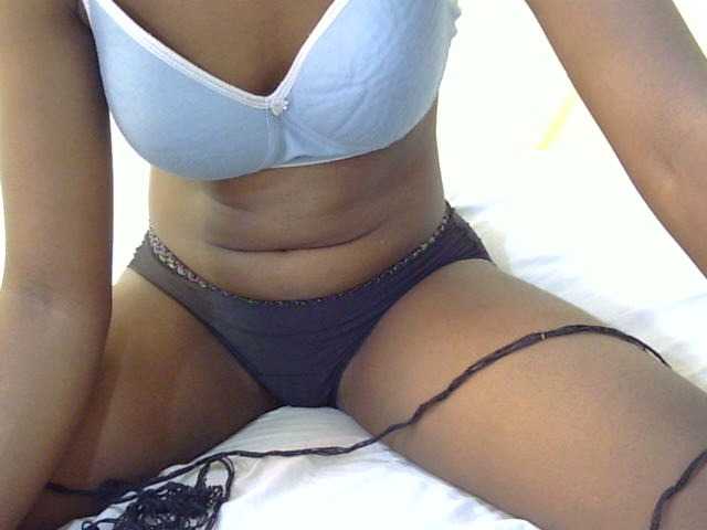 Slimpussyy webcam bongacams model stream image