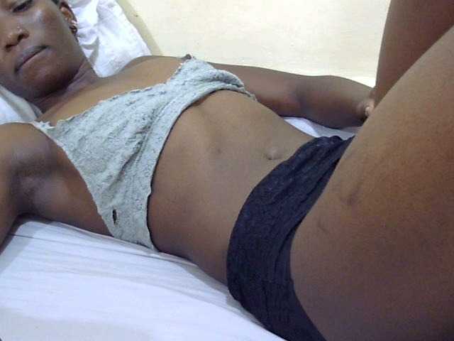 Slimpussyy webcam bongacams model stream image