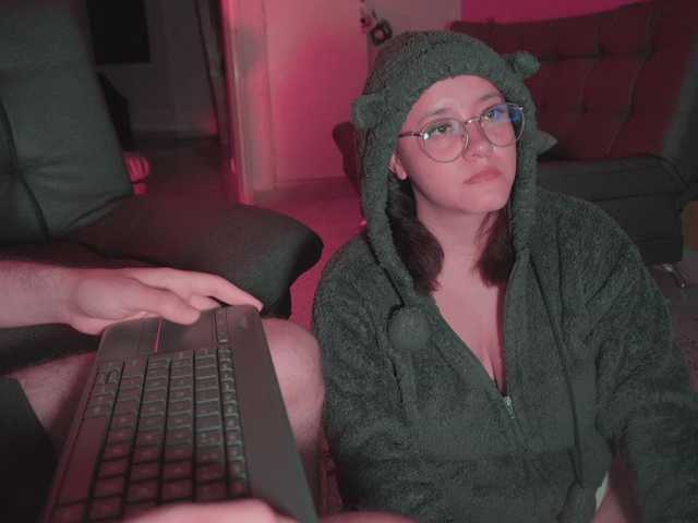 daya-and-dan's BongaCams show and profile