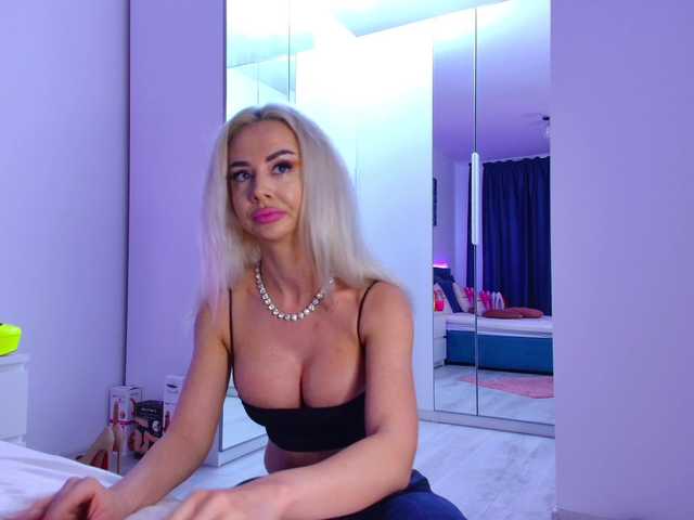 MissMonique's BongaCams show and profile