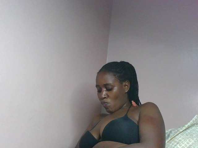 cute-africanah webcam stream