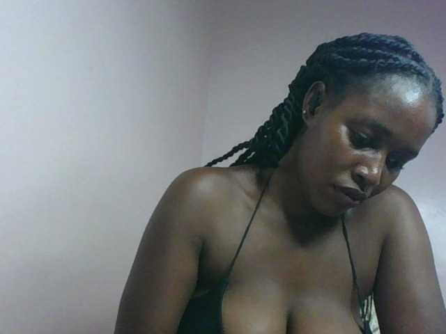 le modèle cute-africanah est en webcam porno dans un show sur le site bongacams, il possède les tags suivants: Ebony,Brunette,Trimmed