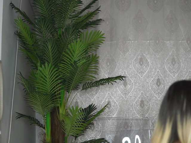 AprilHadid's BongaCams show and profile