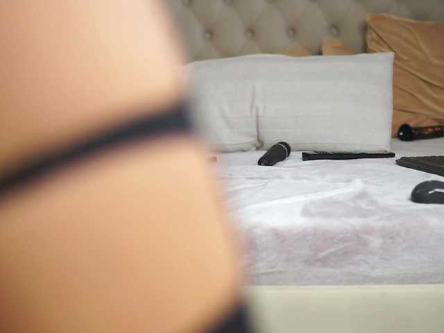 AprilHadid's BongaCams show and profile