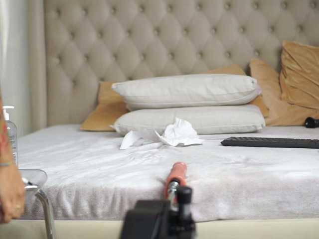 AprilHadid's BongaCams show and profile