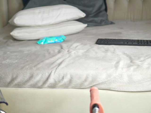 AprilHadid's BongaCams show and profile